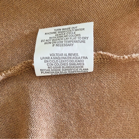 Women’s Crop Top With Cutout - Picture 7 of 8